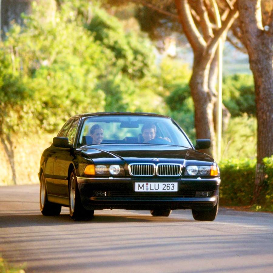  BMW 750iL 1994 года  (WW) (фото 1 из 6)